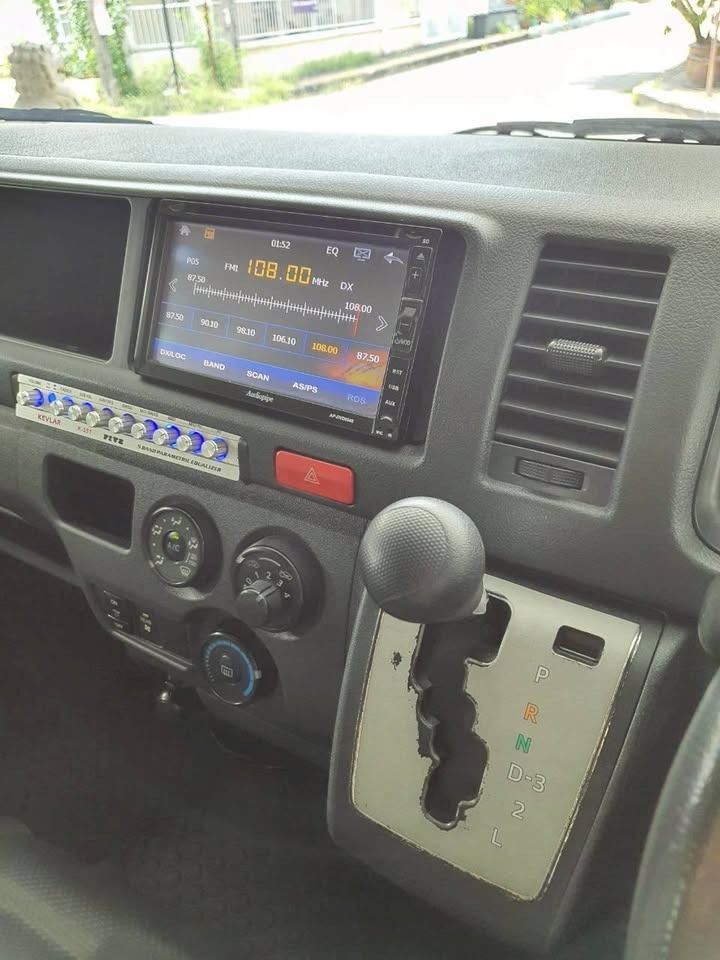 Car image 10